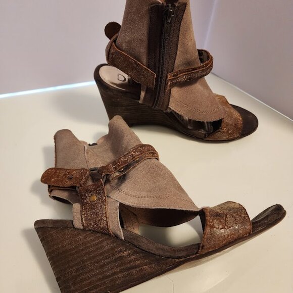 Diba Taupe Suede Wedge Bootie Size 8 - Picture 5 of 10